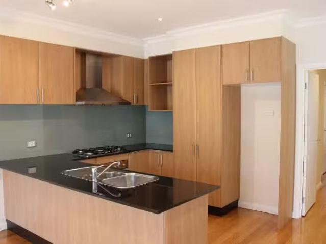 Cozy 32A Monmouth Street, Newport VIC 3015