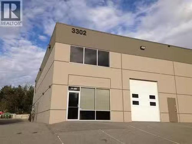 Charming 3302 Appaloosa Road Unit# 2, Kelowna, BC, V1V 2W5 c.