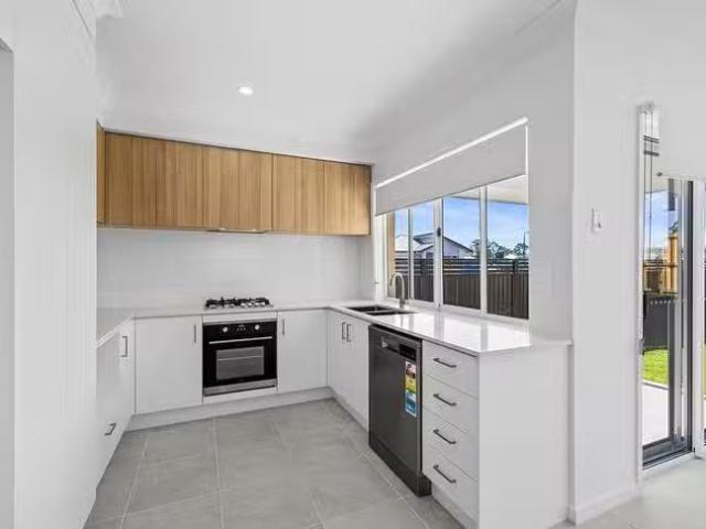 Rental! 33 Moreton Parade, Morayfield, QLD 4506