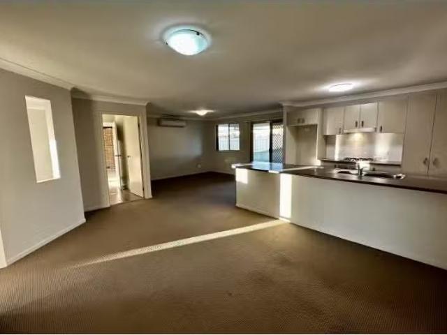 Charming 33 Edward Windeyer Way, Raymond Terrace House for ren.