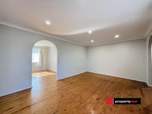 New 33 Essendon Street, St Johns Park, NSW 2176