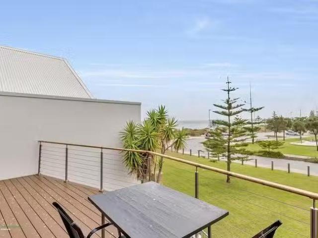 Just in! 3.2/16 Dolphin Drive, Mandurah, WA 6210