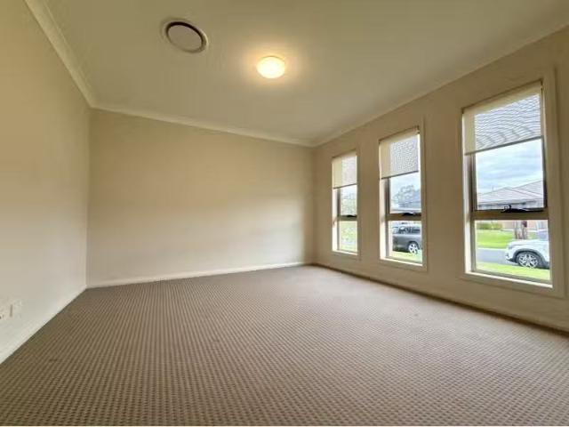 Cheap 3 Claim Road, Carnes Hill NSW 2171