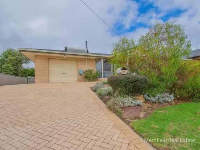 Charming 3 Anderson Place, Mira Mar, WA 6330