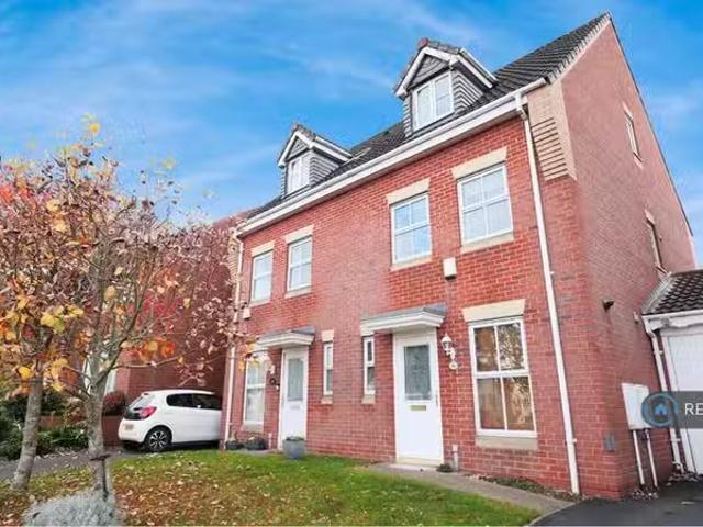 Nice 3 BA 3 bedroom semi detached house for rent in Masters La.