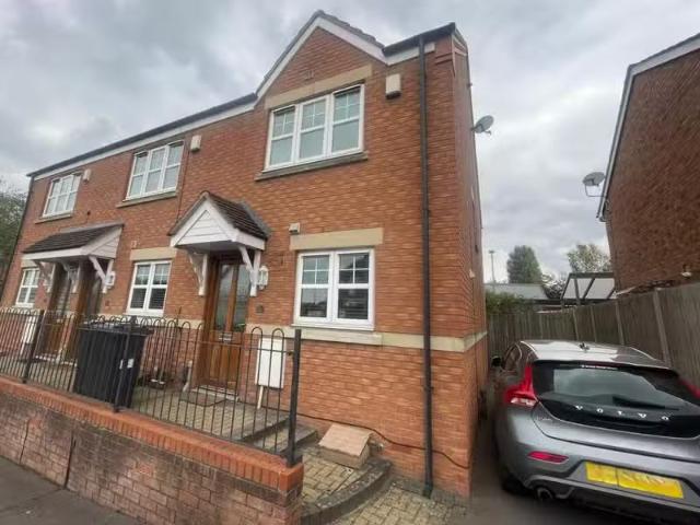 Cozy 3 BA 2 bedroom house for rent in Alexandra Road, Halesowe.