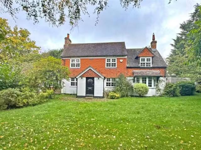 Cheap 3 BA 4 bedroom detached house for rent in Hellingly, Eas.