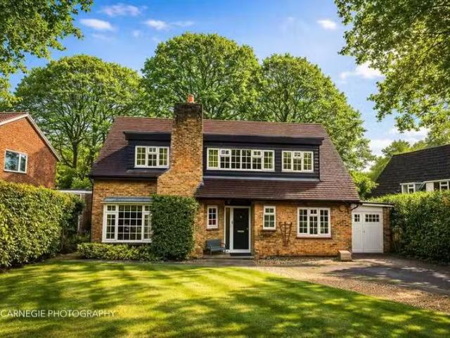 Deal! 3 BA 4 bedroom detached house for rent in Reddings, Welw.