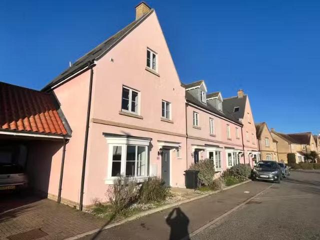 Charming 3 BA 4 bedroom end of terrace house for rent in Battl.