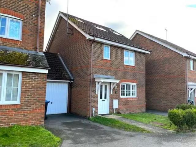Cozy 3 BA 4 bedroom link detached house for rent in Campion Ro.