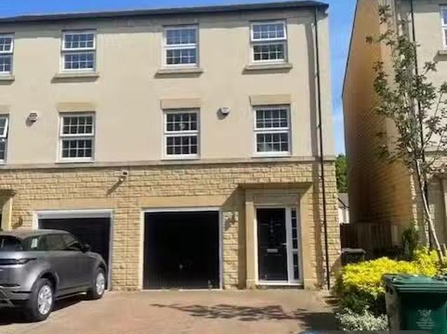 Cheap 3 BA 4 bedroom semi detached house for rent in Canal Clo.