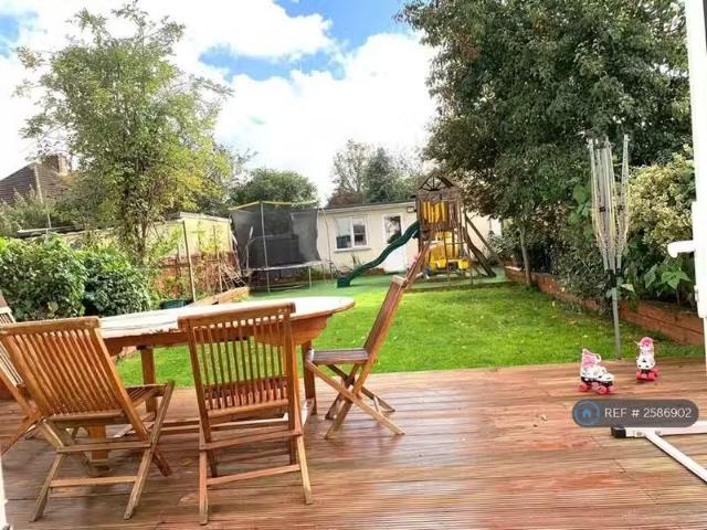Nice 3 BA 4 bedroom semi detached house for rent in Faraday Ro.