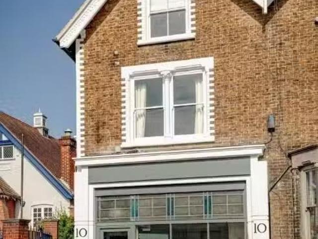 Cozy 3 BA 4 bedroom semi detached house for rent in Oxford Str.