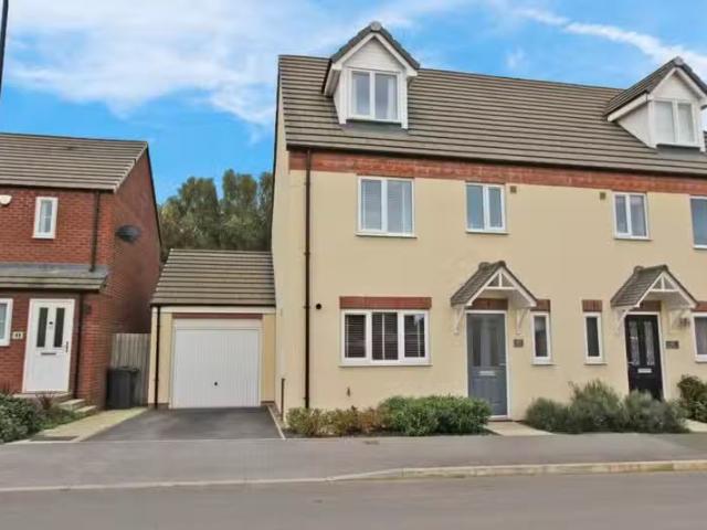Just in! 3 BA 4 bedroom semi detached house for rent in Stayer.