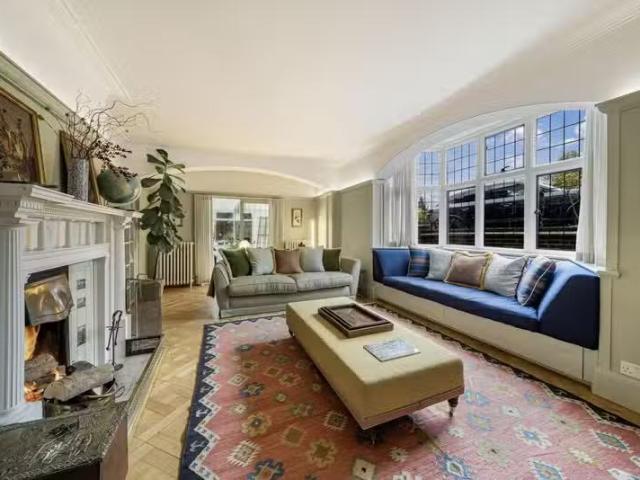 Cozy 3 BA 5 bedroom semi detached house for rent in Sylvan Mou.