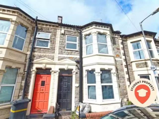 Unique 3 BA 5 bedroom terraced house for rent in Camden Road.