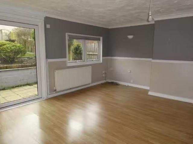 Nice 3 bedroom terraced house for rent in River View, Cumnock.