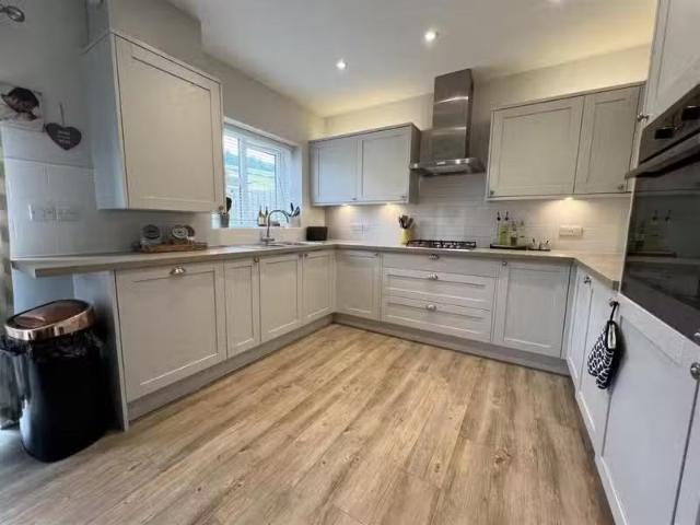 Nice 3 bedroom town house for rent in River View, Haworth, Kei.