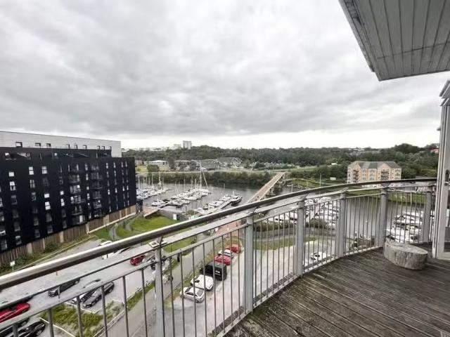 For Rent! 3 bedroom apartment for rent in Alexandria, Victoria.