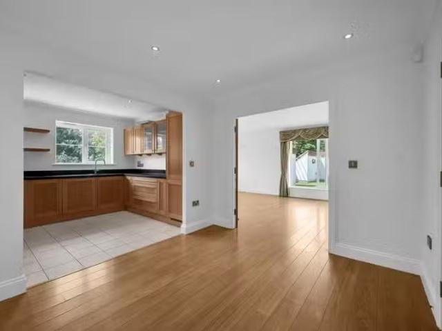 For Rent! 3 bedroom apartment for rent in South Hill Road, Bro.