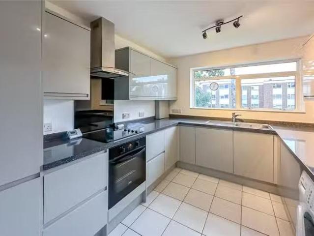New 3 bedroom apartment for rent in Summerhill Court, Avenue R.