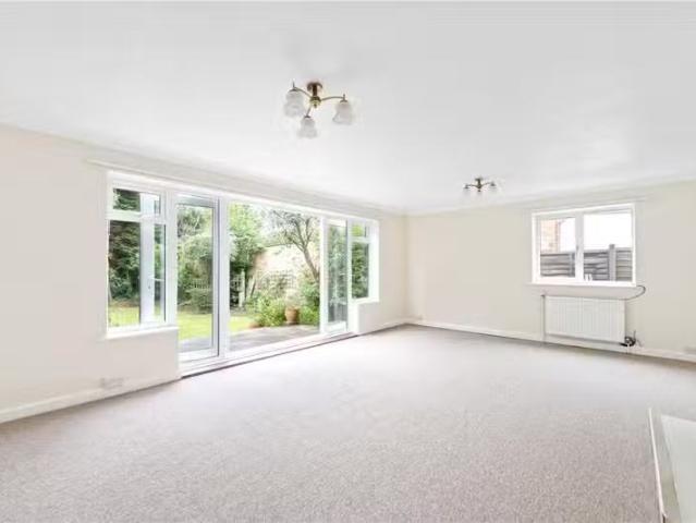 Unique 3 bedroom bungalow for rent in Langbury Lane, Ferring.
