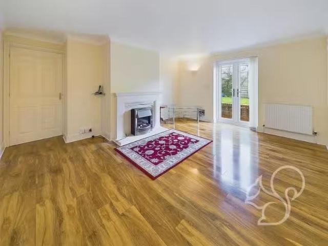 For Rent! 3 bedroom detached bungalow for rent in Park Road, S.