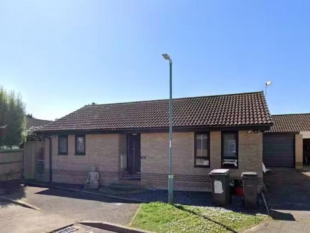 Cheap 3 bedroom detached bungalow for rent in Summerfields, Li.