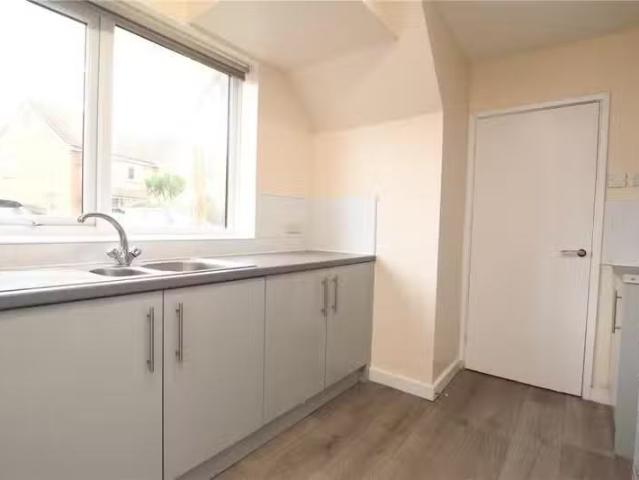 Rental! 3 bedroom end of terrace house for rent in Hobart Road.