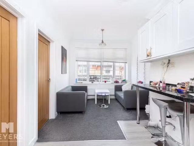 Cheap 3 bedroom maisonette for rent in Charminster Road, Bourn.