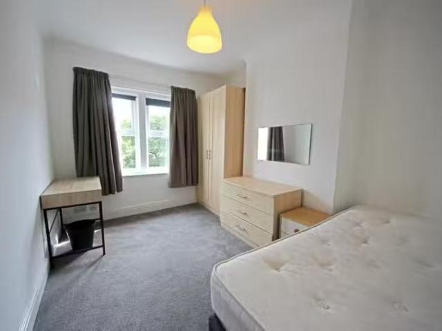 Cozy 3 bedroom maisonette for rent in Wimborne Road, Winton Ba.