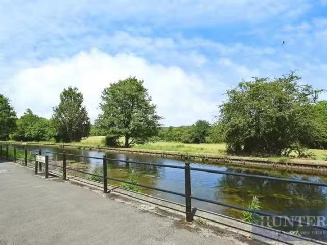 New 3 bedroom penthouse for rent in Navigation Drive, Bradford.
