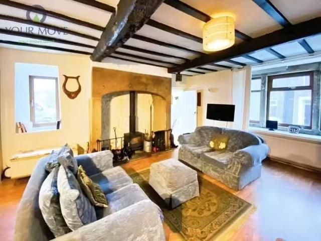 Unique 3 bedroom semi detached house for rent in Main Street.