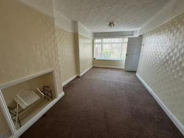 Deal! 3 bedroom semi detached house for rent in Coalway Avenue.