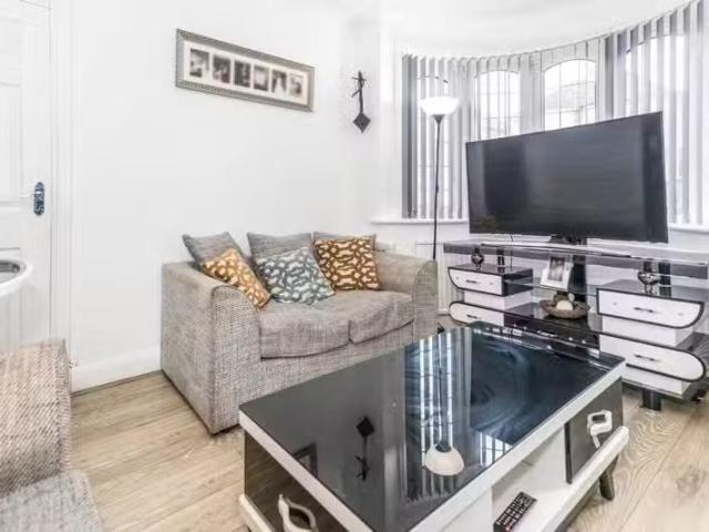 Just in! 3 bedroom semi detached house for rent in Durley Dean.