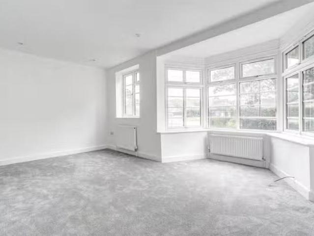 Charming 3 bedroom semi detached house for rent in Findon Road.