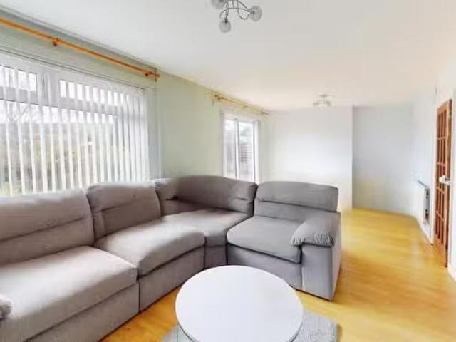 Cozy 3 bedroom semi detached house for rent in Heol Fawr, Caer.