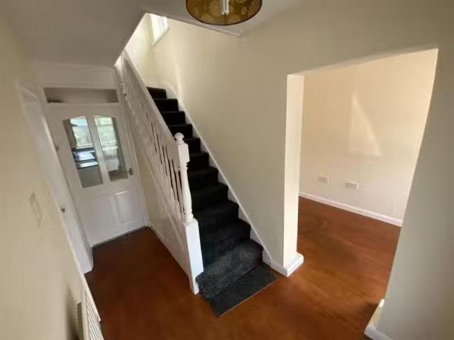 Cheap 3 bedroom semi detached house for rent in Sunnymead Road.
