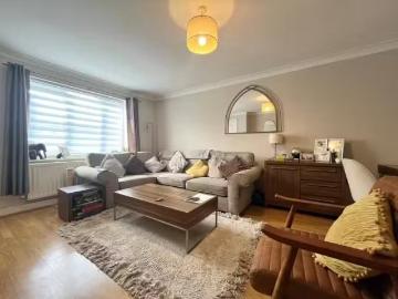 Cheap 3 bedroom semi detached house for rent in Short Street.