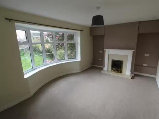 Unique 3 bedroom semi detached house for rent in Wigford Road.