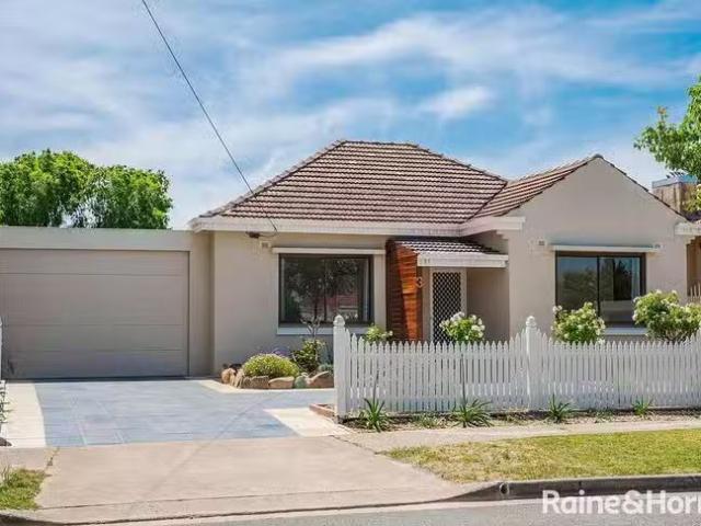 Cozy 3 BR 3 Third Avenue, Seaton, SA 5023