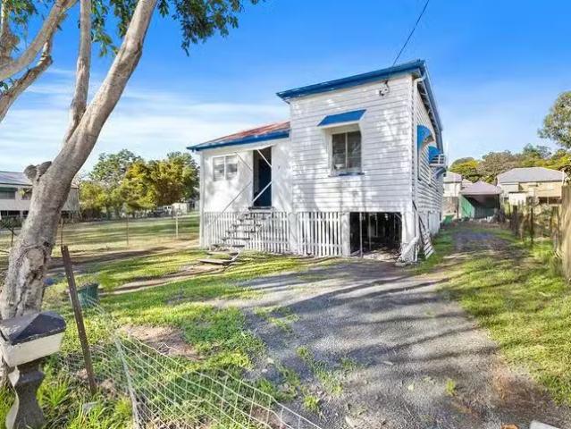 Cheap 3 BR 3 Little James Street, Mount Morgan, QLD 4714