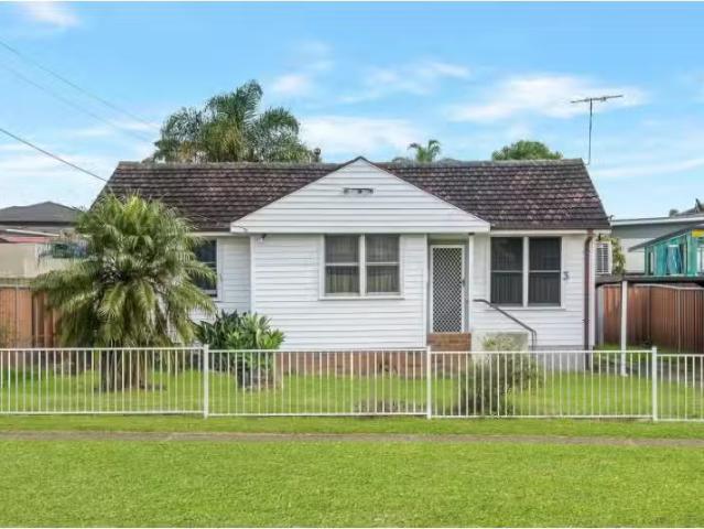 Cozy 3 BR 3 Reserve Road, Casula House for rent Listed by One.