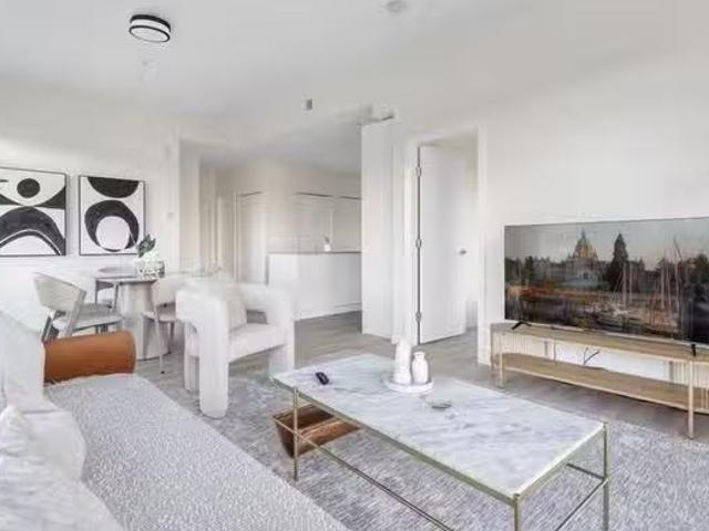 Deal! 3 BR 103A Avenue