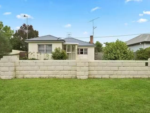 Nice 3 BR 10 Adam Street, Goulburn, NSW 2580