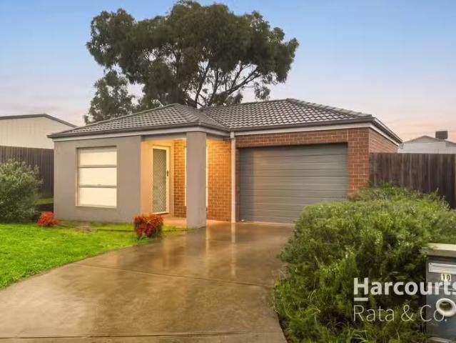 Cheap 3 BR 10 Gina Court, Kilmore, VIC 3764 House for Rent
