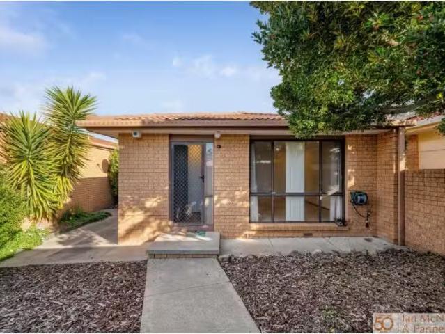 Cozy 3 BR 10 Enright Crescent, Florey House for rent Listed b.