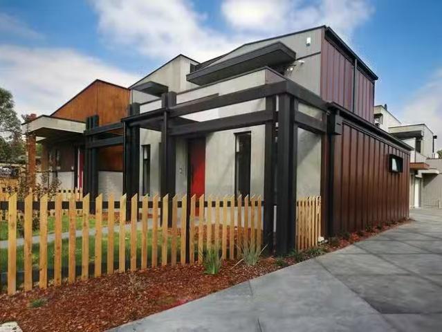 For Rent! 3 BR 1/185 Wingrove Street, Fairfield, VIC 3078