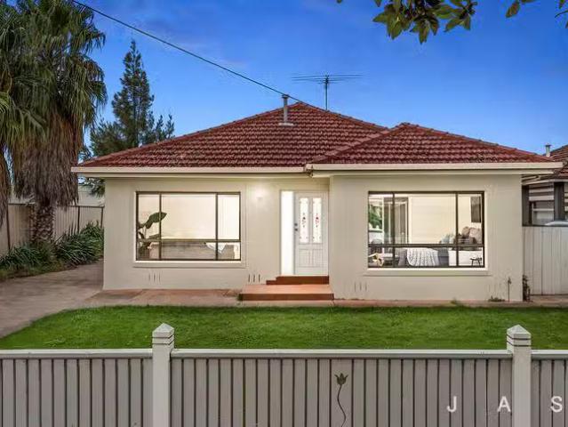 Just in! 3 BR 1/18 Langshaw Street, Altona North, VIC 3025