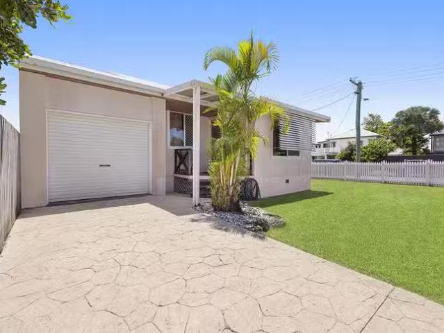 Rental! 3 BR 1/12 Minchinton Street, Caloundra, QLD 4551